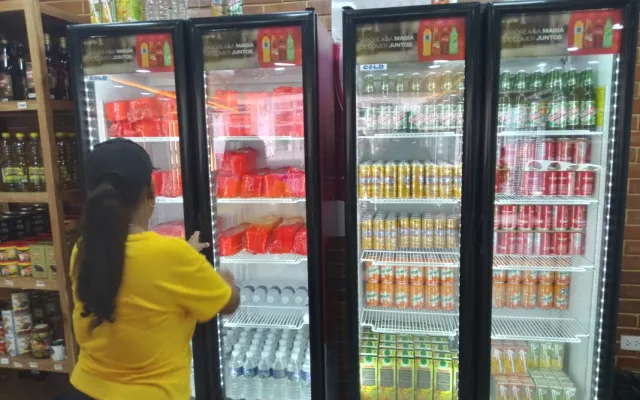 Imagen de alimentos en un mercado cubano
