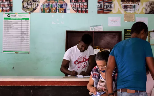 Imagen representativa de la libreta de abastecimiento en Cuba, documento utilizado para la distribución normada de alimentos.