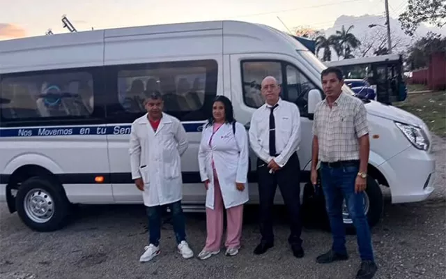 Vehículo destinado al servicio de transporte para pacientes y médicos en la provincia de Holguín.