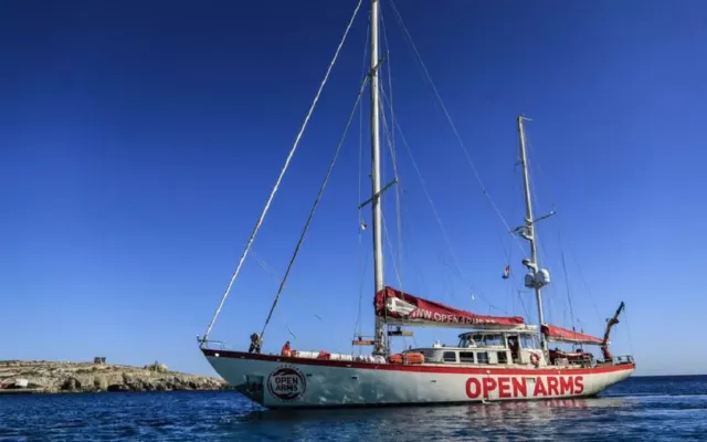 El barco humanitario tiene como objetivos, además de promover la autosuficiencia energética del hospital pediátrico de La Habana, “denunciar el bloqueo económico, comercial y financiero impuesto contra Cuba”. 