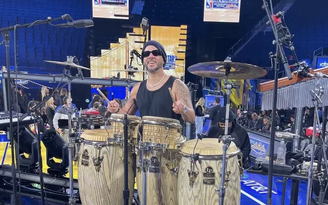 Músico cubano Daniel Rodríguez junto a Bruno Mars.