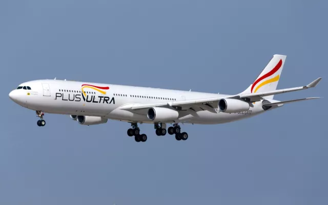 Avión de Cubana de Aviación en pista
