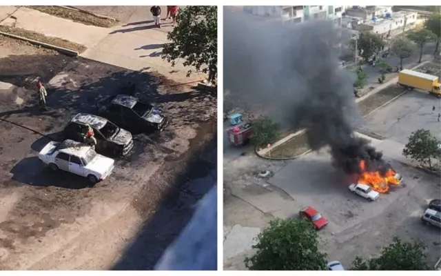 Dos automóviles en llamas en un parqueo en La Habana.