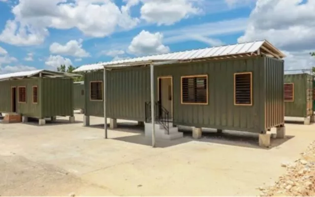 Casas tipo contenedor en construcción en la comunidad de Toledo, La Habana.