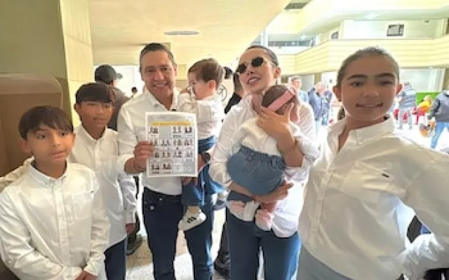 Ciudadanos colombianos participando en la jornada electoral de 2026.