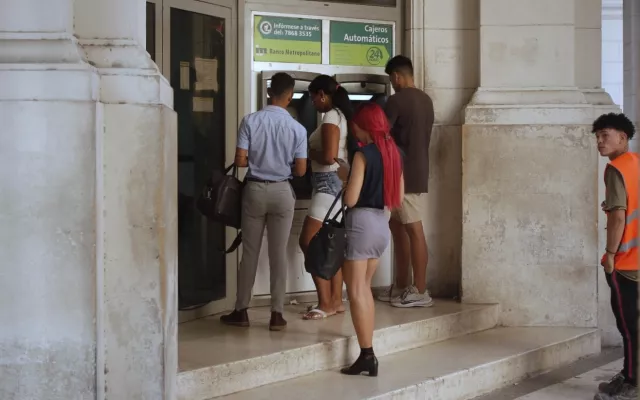 Cajero automático del Banco Metropolitano en Cuba.