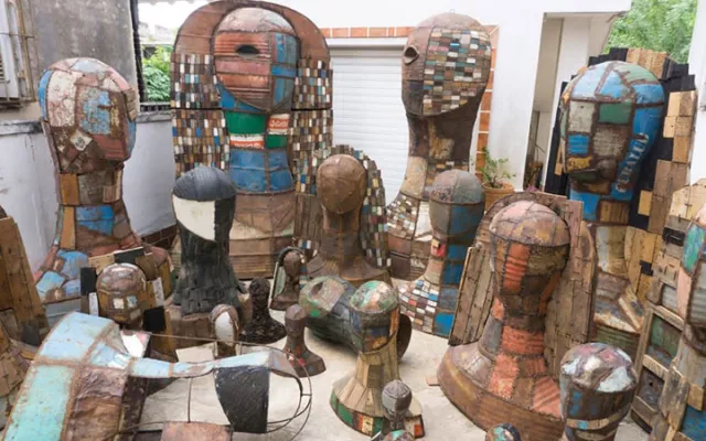 Imagen de la instalación 'Hombres Libres' de Roberto Diago.