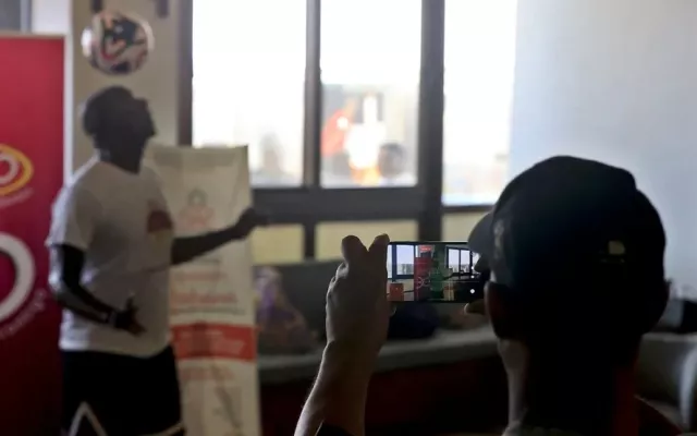 Erick Hernández realizando dominio de balón en La Habana