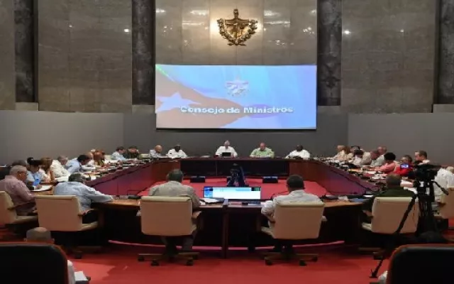 Imagen del Consejo de Ministros reunido en Cuba.