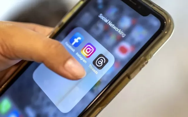 Captura de pantalla de la nueva función 'Instants' de Instagram mostrando una interfaz de envío de fotos.