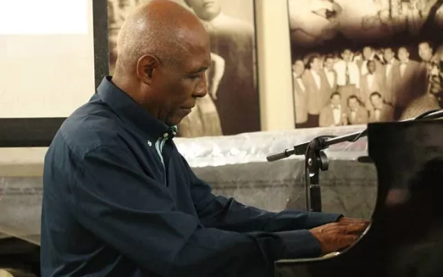 Fotografía del pianista y compositor cubano Orlando Vistel Columbié.