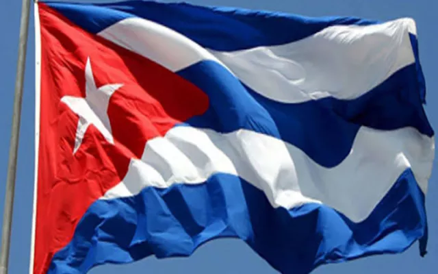 Bandera de Cuba ondeando.