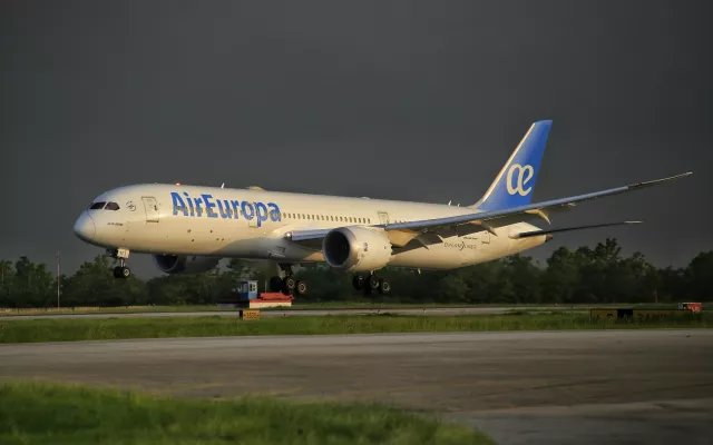 Imagen de un avión de Air Europa en el aeropuerto.