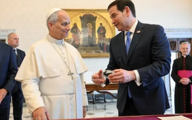 Marco Rubio y el Papa León XIV durante su encuentro en el Vaticano.