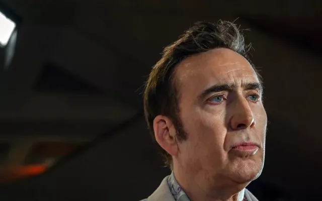 Nicolas Cage caracterizado en el set de la serie Spider-Noir.