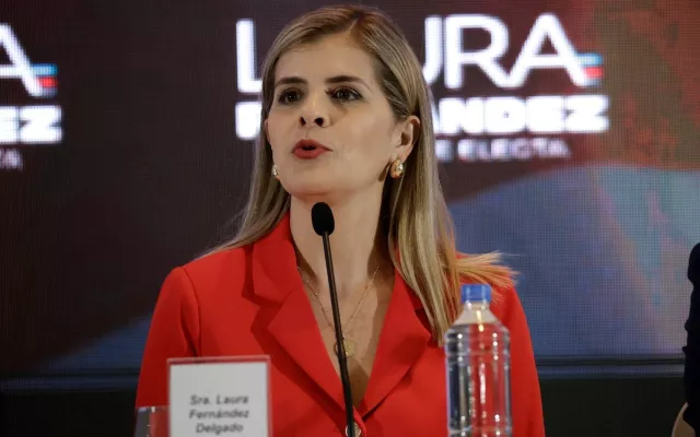 Laura Fernández en rueda de prensa, en San José, Costa Rica, el 2 de febrero
