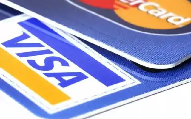 Imagen referencial de tarjetas Visa y Mastercard.