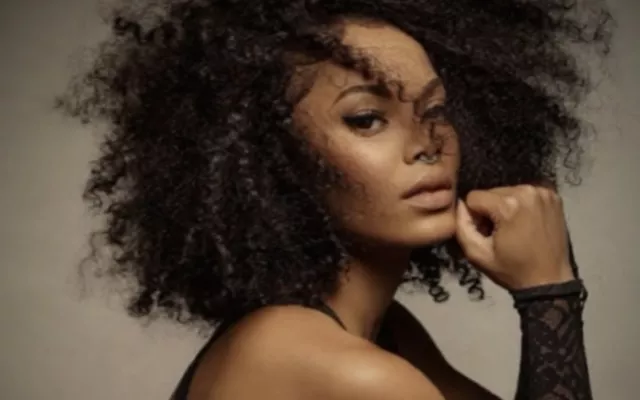 Brenda Navarrete es muy conocida por defender la herencia afrocubana desde su arte.