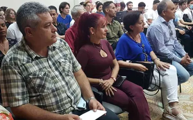 Equipo de trabajo especializado en desarrollo de software y tecnologías de inteligencia artificial en Camagüey.