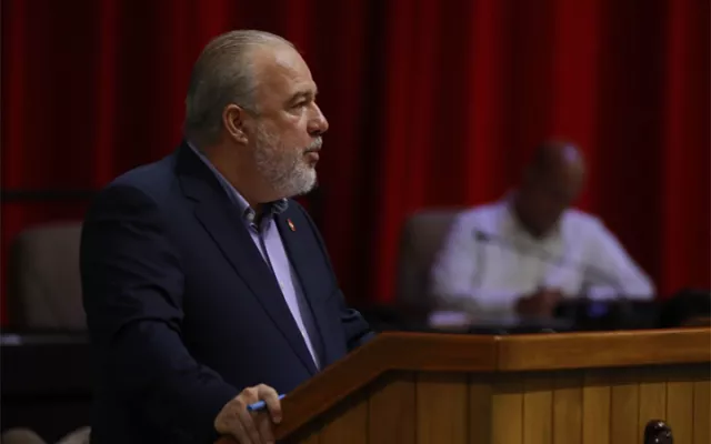 Manuel Marrero Cruz interviniendo ante la Asamblea Nacional del Poder Popular en Cuba.