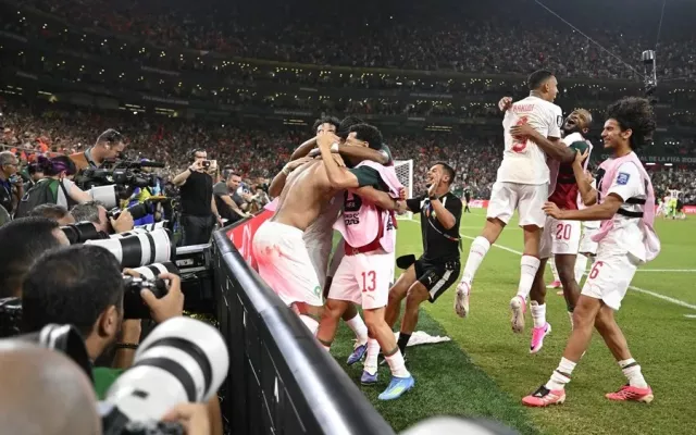 Jugadores de la selección de Marruecos celebrando su victoria en el partido frente a Países Bajos durante el Mundial 2026.