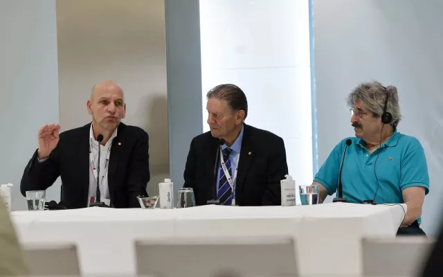 Los premios Nobel Gary Ruvkun y Benjamín List durante la rueda de prensa en València.
