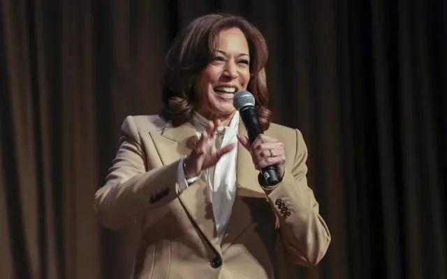 La exvicepresidenta Kamala Harris participando en la Austrian World Summit en Viena.