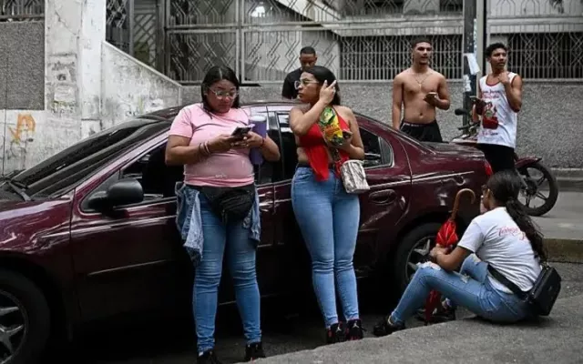 Las réplicas sísmicas mantienen a muchos venezolanos fuera de sus casas por miedo a que colapsen