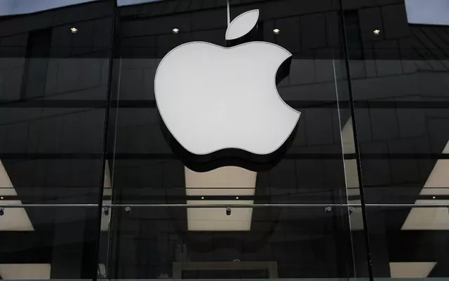 El logo de Apple en una tienda de la marca en Munich, el 2 de abril de 2026