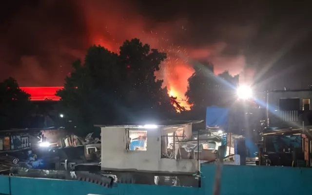Voraz incendio destruye una mipyme en El Cerro, La Habana