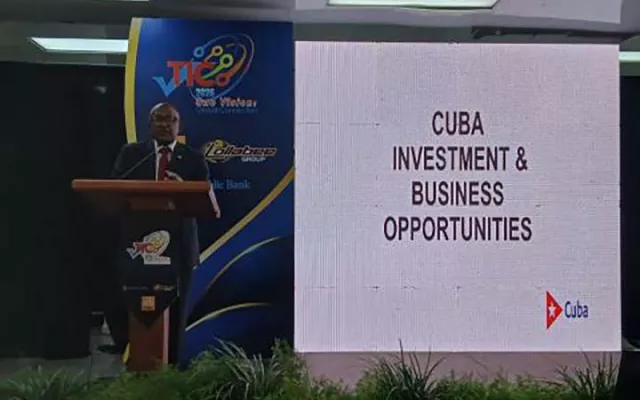 Delegación cubana en la Feria TIC 2026 presentando oportunidades de inversión.