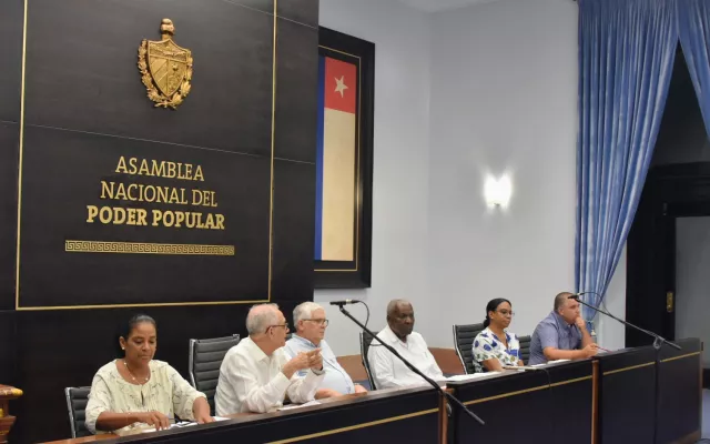Diputados cubanos durante la sesión de análisis de proyectos de ley en el Capitolio Nacional.