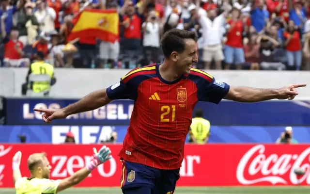 Mikel Oyarzabal celebrando uno de sus goles durante el partido del Mundial 2026 contra Austria.
