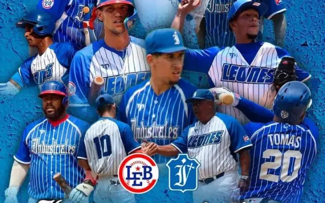 Jugadores del equipo Industriales celebrando su victoria en el terreno del estadio Julio Antonio Mella.