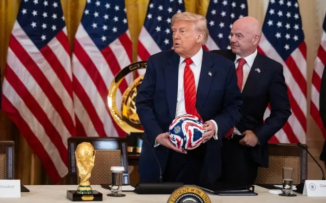Donald Trump junto a Gianni Infantino durante una reunión oficial.