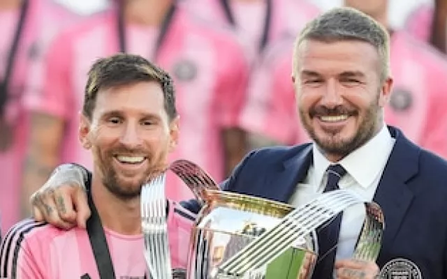 Lionel Messi y David Beckham en un evento relacionado con Inter Miami.