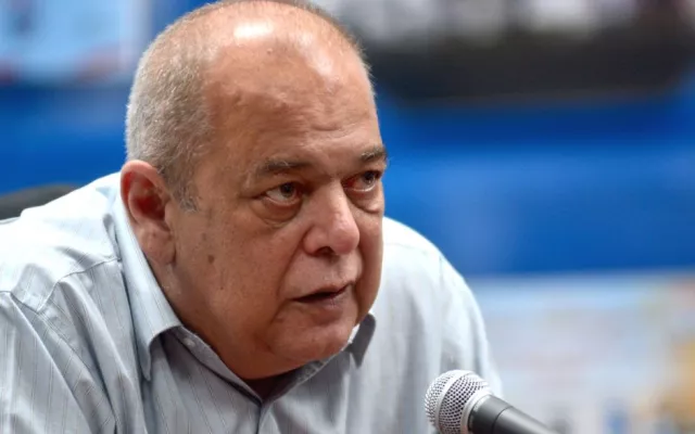 Vicente de la O Levy, Ministro de Energía y Minas de Cuba, ofreciendo declaraciones a la prensa sobre la situación del sistema electroenergético.
