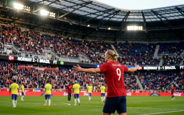 Erling Haaland celebrando uno de sus goles frente a la selección de Brasil en el estadio de Nueva York/Nueva Jersey.