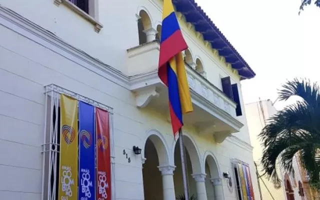 Fachada de la embajada de Colombia en La Habana, Cuba.