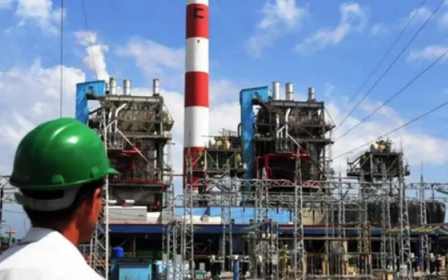 Vista del centro de control del sistema eléctrico cubano con gráficos de demanda y generación.