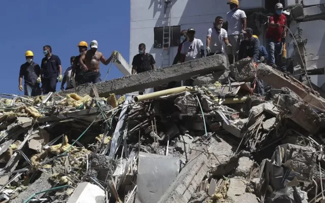 Estadio de fútbol en Colombia tras ser afectado por el reciente sismo.