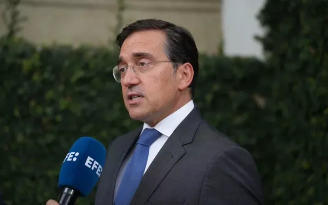 El ministro español de Exteriores, José Manuel Albares, durante unas declaraciones sobre la crisis fronteriza con Italia.