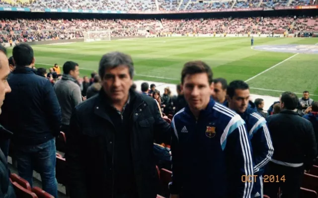 Fotografía de archivo de Jorge Messi junto a su hijo Lionel Messi en un evento deportivo.