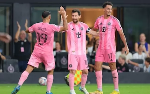 Lionel Messi celebrando uno de sus cuatro goles durante la victoria del Inter Miami.
