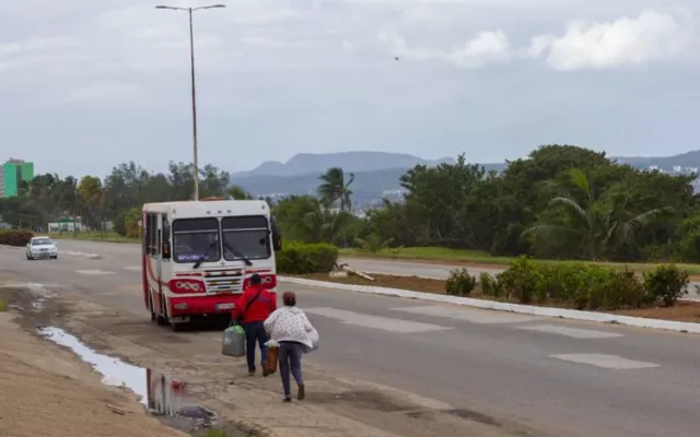 Puntos de control vial en Matanzas para inspeccionar el uso de aceite dieléctrico en vehículos.