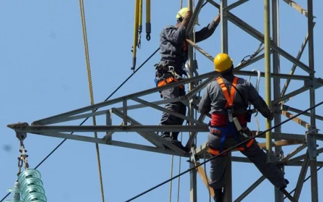 Instalaciones de la empresa eléctrica con equipos de transformación y distribución de energía.