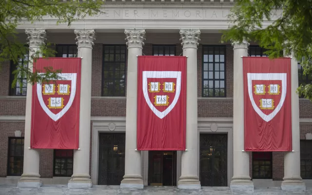 Harvard pagará 53 millones de dólares por el escándalo de tráfico de restos humanos de su morgue