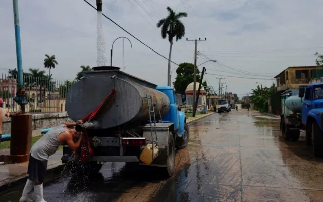 Aguadores en La Habana: hasta 15.000 pesos por un tanque de agua
