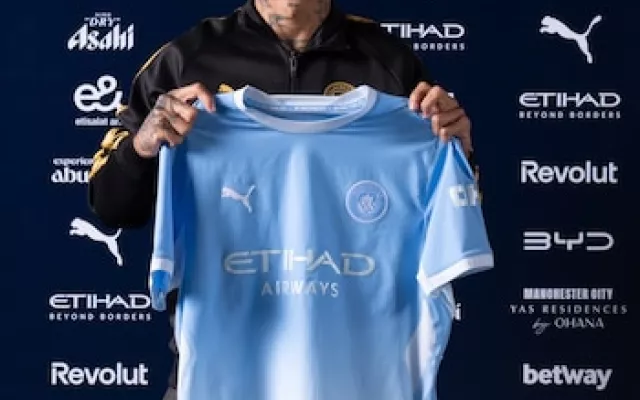 Imagen representativa de un mercado de fichajes de fútbol europeo.