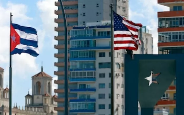 Logotipo y oficinas del gobierno del Condado de Miami-Dade.